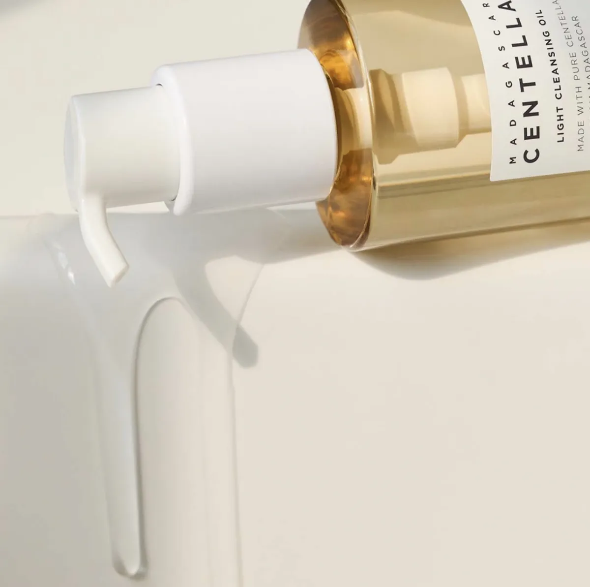 Успокаивающее гидрофильное масло с центеллой SKIN1004 Madagascar Centella Light Cleansing Oil SKIN1004 Madagascar Centella Light Cleansing Oil 6