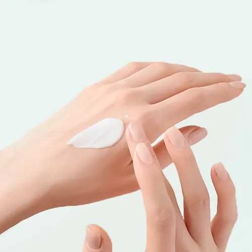Успокаивающий солнцезащитный крем с экстрактом хауттюйнии Anua Heartleaf Silky Moisture Sun Cream SPF50+PA++++ Anua Heartleaf Silky Moisture Sun Cream SPF50+PA++++ 6