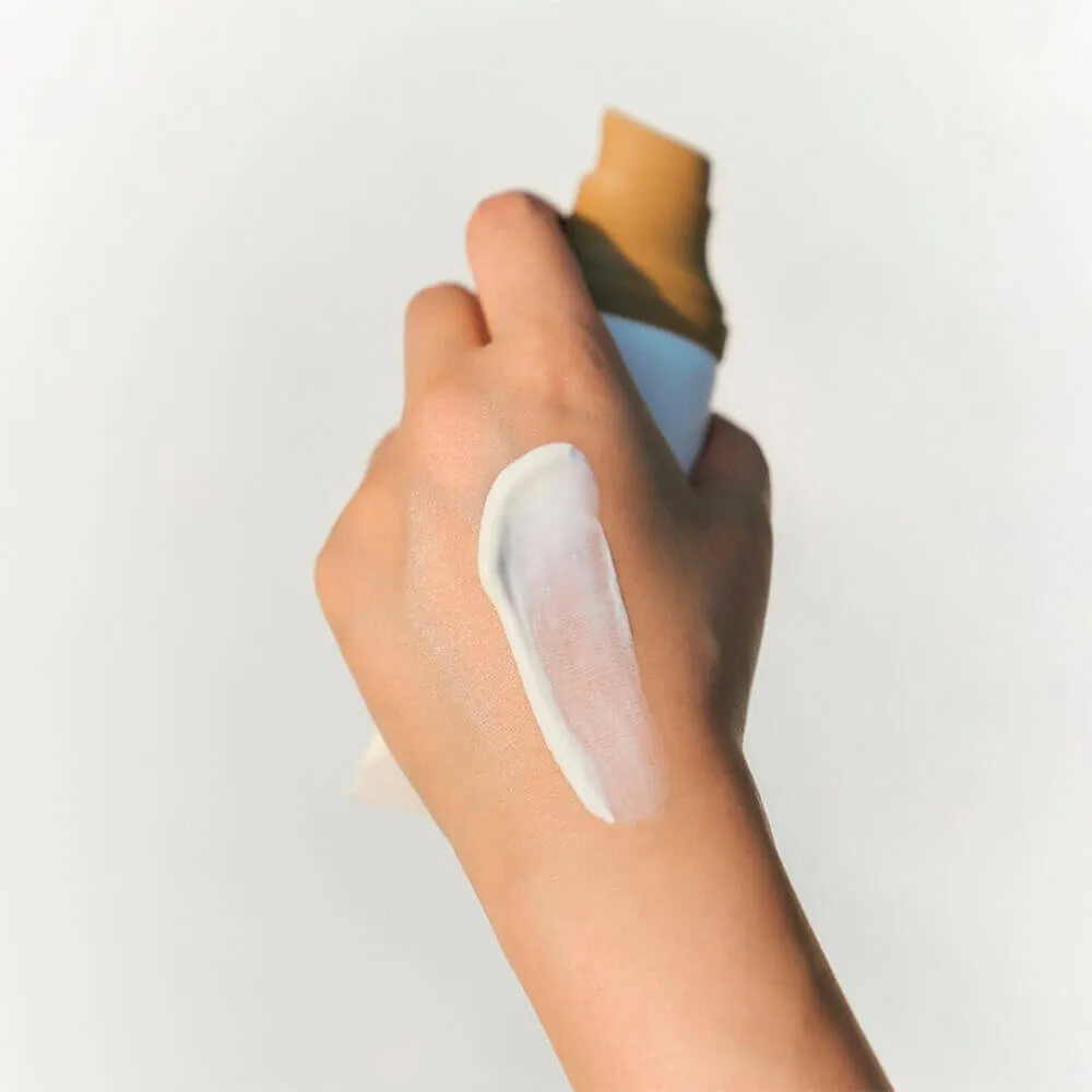 Легкий солнцезащитный крем с центеллой SKIN1004 Madagascar Centella Air-Fit Suncream Light SPF30 PA++++ SKIN1004 Madagascar Centella Air-Fit Suncream Light SPF30 PA++++ 3