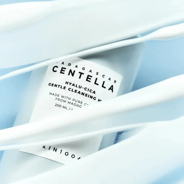 SKIN1004 Madagascar Centella Hyalu-Cica Gentle Cleansing Milk 2