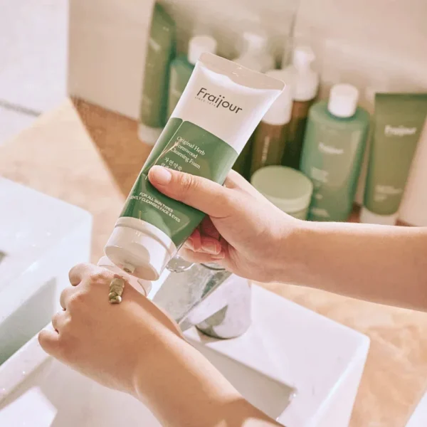 Fraijour Original Herb Wormwood Cleansing Foam фото 2